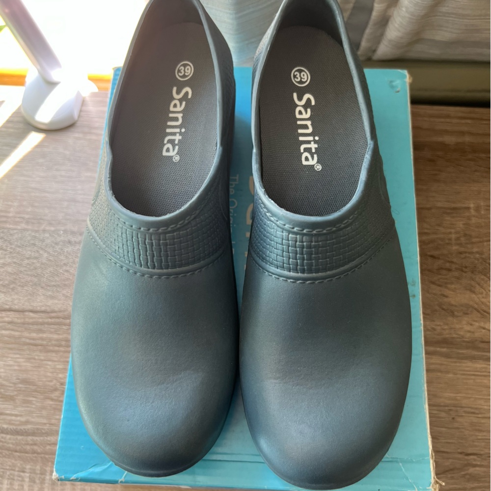 Sanita Aero motion Blue/gray slip resistant work shoes.